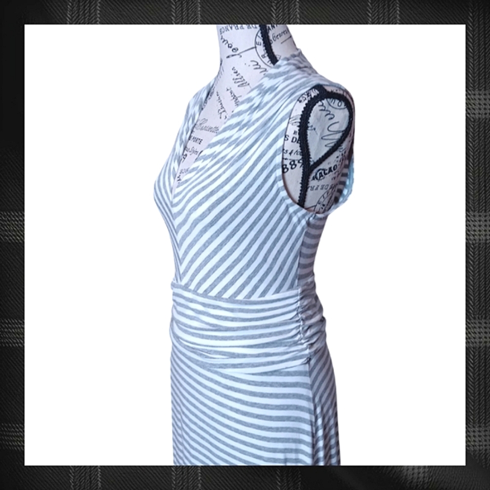 Vince Camuto V-Neck Sleeveless Maxi Dress Size MedP - Picture 5 of 15